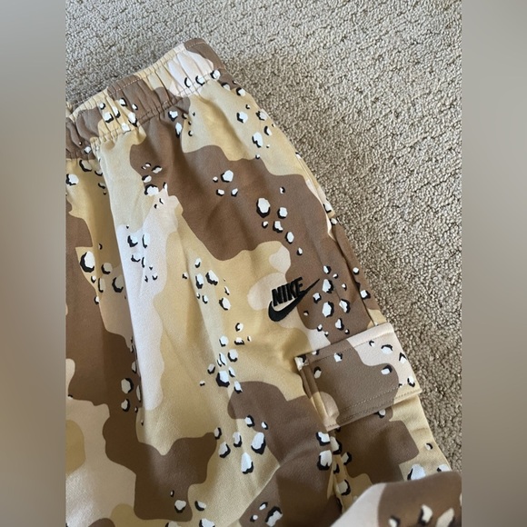 NWT!! Nike Oversized Fit Mid Rise Jogger Desert Camo Print Size XL Bin 214 - Picture 3 of 10